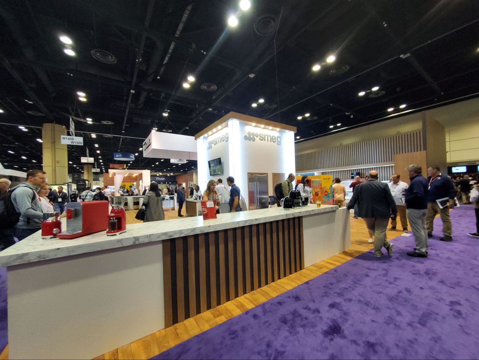 Wood slatted panels were everywhere at KBIS 2022.